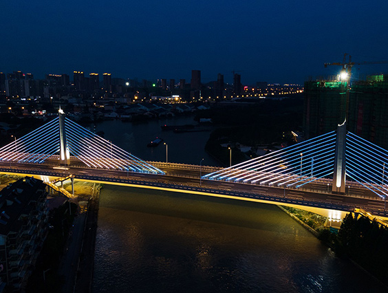 湖州南北大聯(lián)動(dòng)，長湖申大橋“亮”新裝