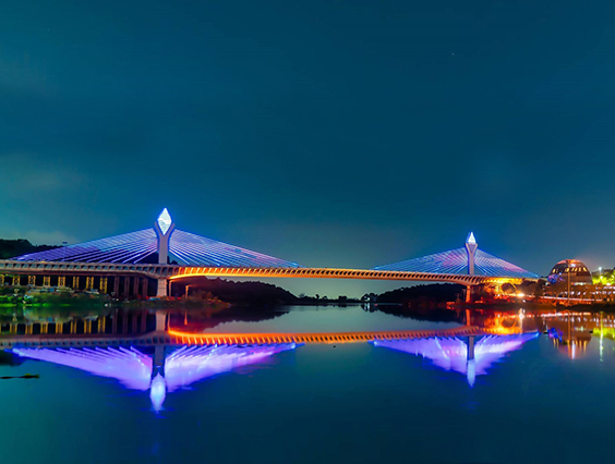 轟動(dòng)印度，當(dāng)?shù)厥鬃鶚蛄篖ED燈光秀—Durgam Cheravu Bridge